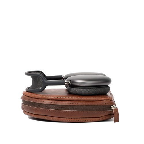 Premium AirPods Max Lederetui von Geometric Goods - Mahagoni