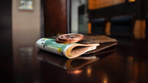 Read more about the article Exklusive Geld-Affirmationen für Reichtum und Wohlstand